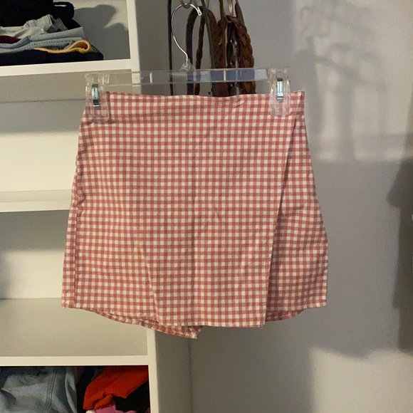 Hollister pink and white checkered skort, size small - Picture 1 of 2